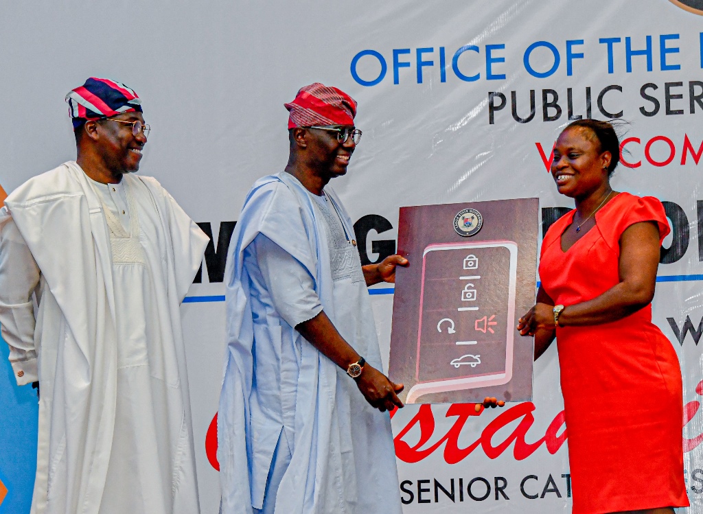 GOV. SANWO-OLU ATTENDS A SPECIAL LUNCH EVENT WITH Y2022 OUTSTANDING PUBLIC SERVANTS